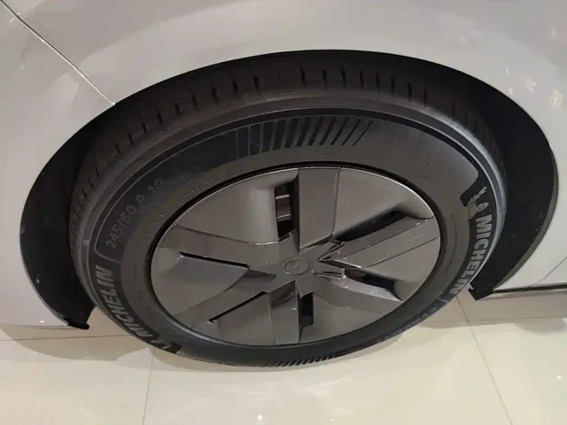 Li Auto MEGA — Фото автомобиля 22