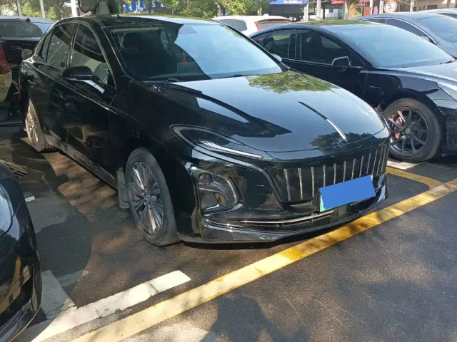 Hongqi E-QM5 — Фото автомобиля 3