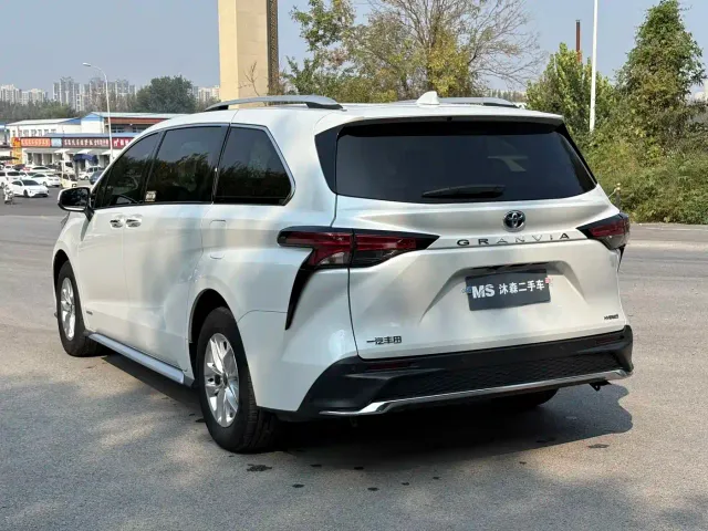 Toyota Granvia — Фото автомобиля 6