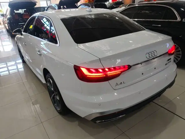 Audi A4L — Фото автомобиля 4