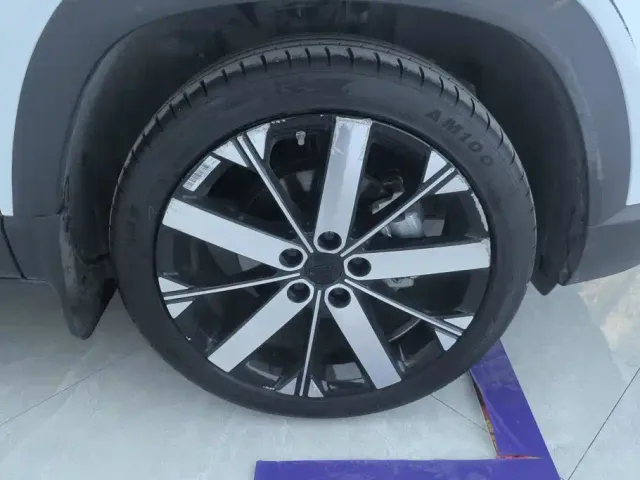 Geely ICON — Фото автомобиля 6