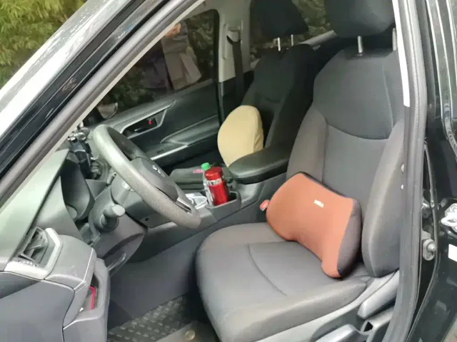 Toyota RAV4 — Фото автомобиля 11