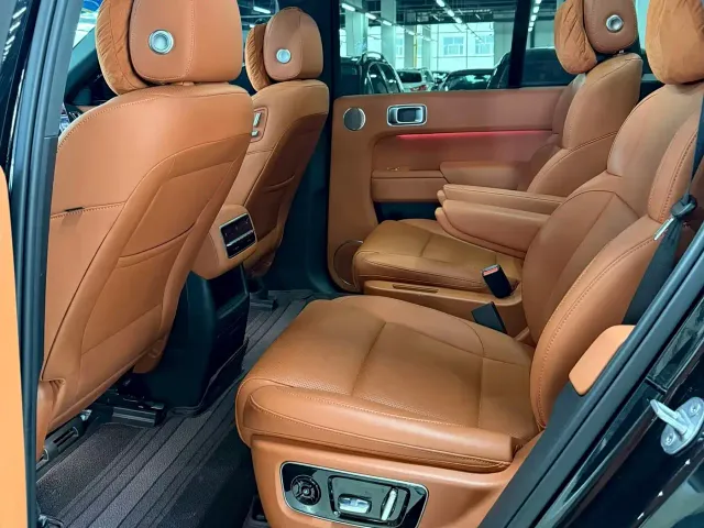 Li Auto L8 — Фото автомобиля 6