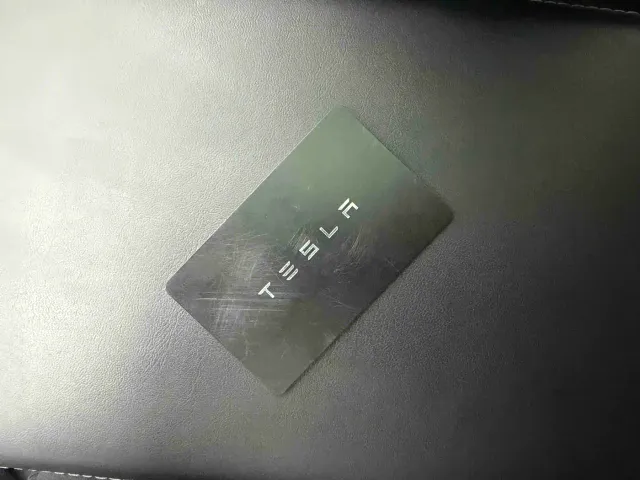 Tesla Model 3 — Фото автомобиля 17