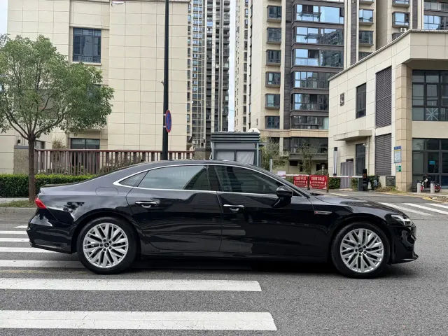 Audi A7L — Фото автомобиля 18