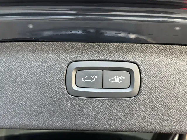 Volvo XC90 — Фото автомобиля 30