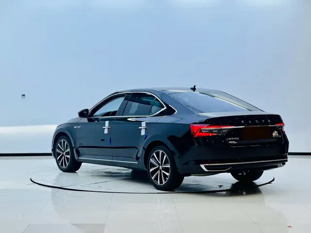 Skoda Superb — Фото автомобиля 4