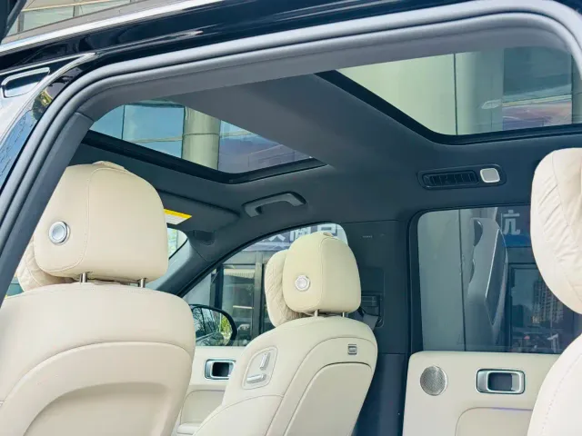 Li Auto L8 — Фото автомобиля 14