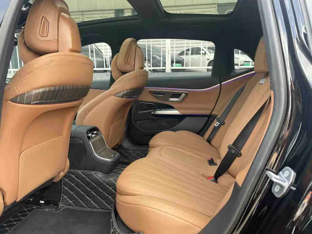 Mercedes-Benz E-Class — Фото автомобиля 9
