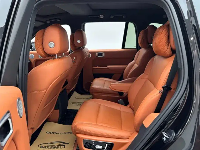 Li Auto L8 — Фото автомобиля 9