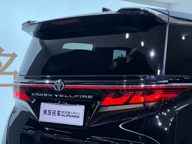 Toyota Vellfire — Фото автомобиля 4
