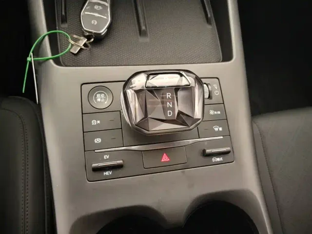 BYD Qin PLUS — Фото автомобиля 13