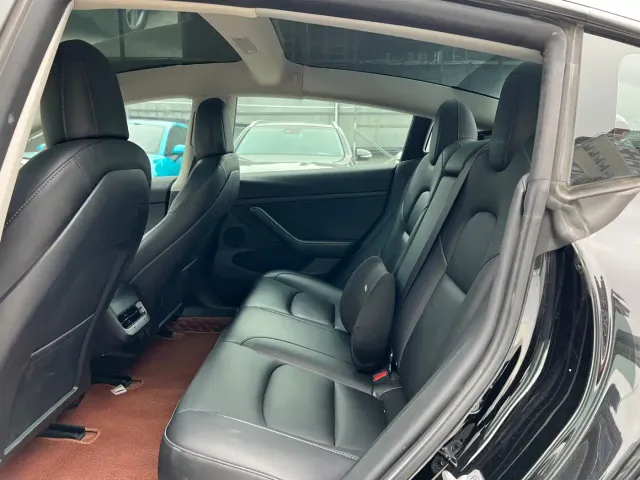 Tesla Model 3 — Фото автомобиля 10