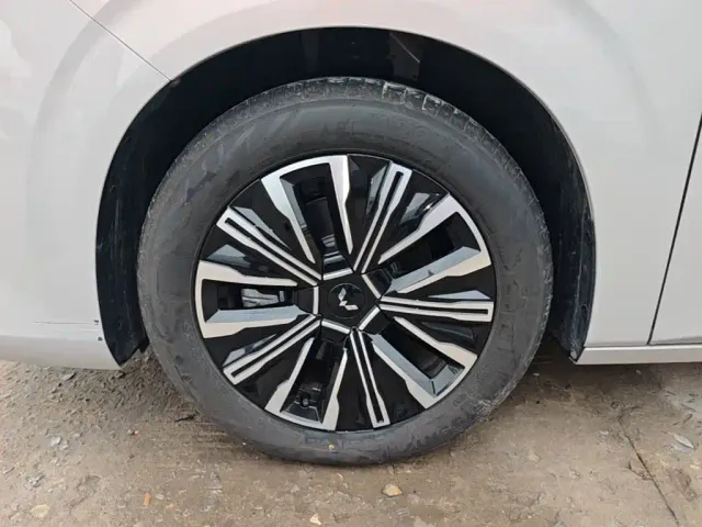 Wuling Starlight 730 — Фото автомобиля 22