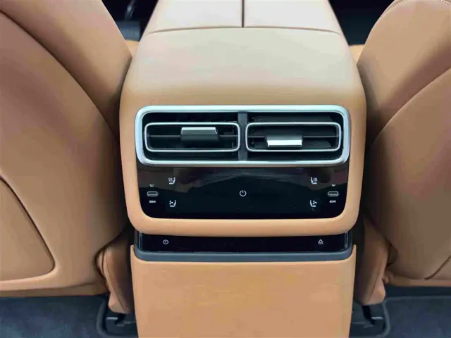 Li Auto L7 — Фото автомобиля 14