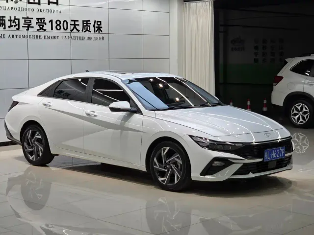 Hyundai Elantra — Фото автомобиля 3