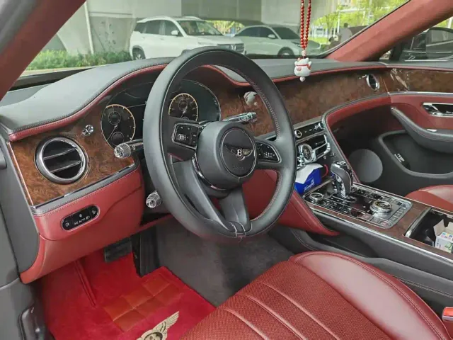 Bentley Flying Spur — Фото автомобиля 13