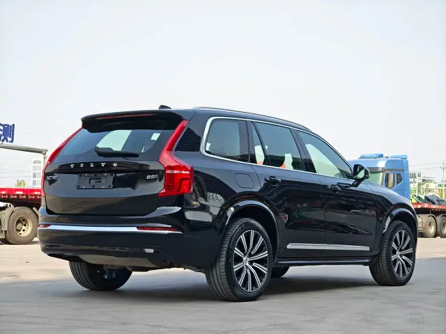 Volvo XC90 — Фото автомобиля 12