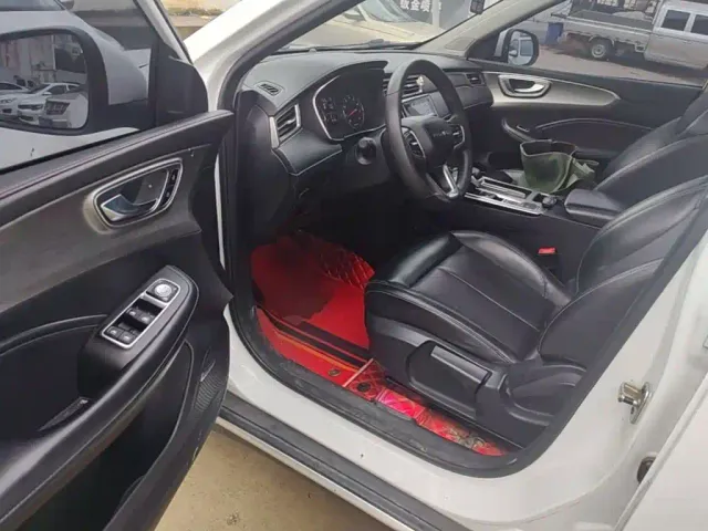 Roewe RX5 — Фото автомобиля 15