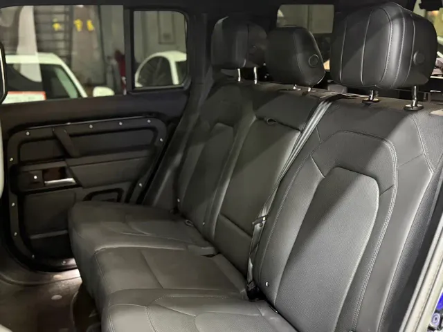 Land Rover Defender — Фото автомобиля 19