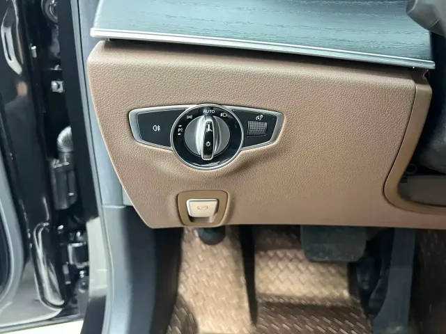 Mercedes-Benz E-Class — Фото автомобиля 10