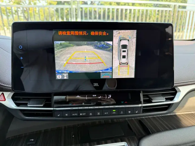 Toyota Sienna — Фото автомобиля 10