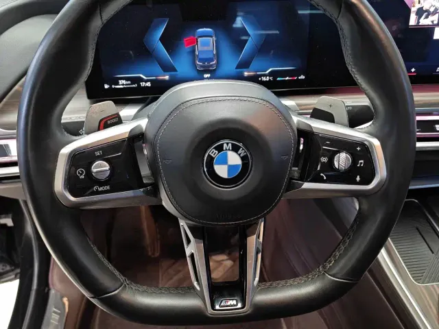 BMW 7 Series — Фото автомобиля 8