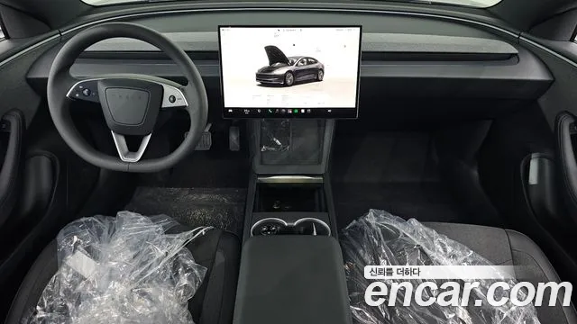 Tesla Model 3 — Фото автомобиля 10