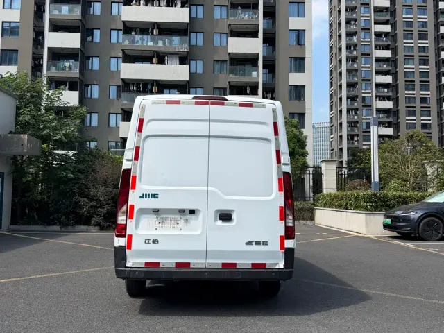 JMC E-Fushun — Фото автомобиля 5
