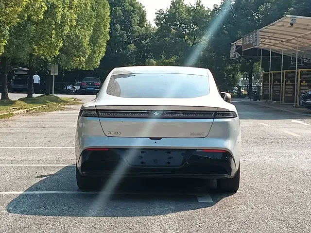Dongfeng eπ 007 — Фото автомобиля 5