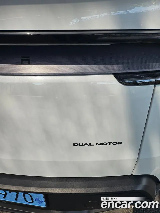 Tesla Model Y — Фото автомобиля 8