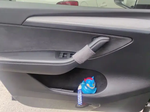 Tesla Model Y — Фото автомобиля 7