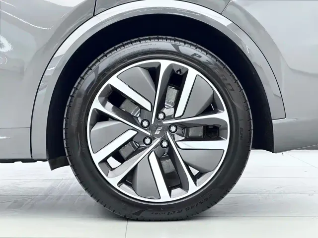 Li Auto L9 — Фото автомобиля 2