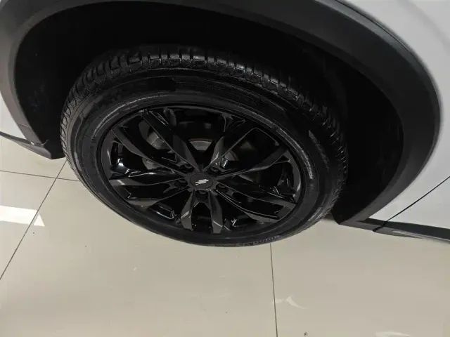 Changan X5 Plus — Фото автомобиля 22