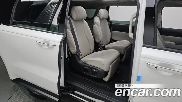 Kia Carnival Generation 4 — Фото автомобиля 11