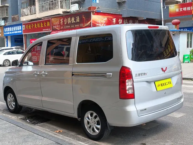 Wuling Hongguang V — Фото автомобиля 6