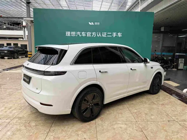 Li Auto L7 — Фото автомобиля 10