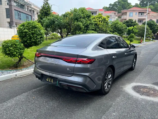 BYD Qin L — Фото автомобиля 6