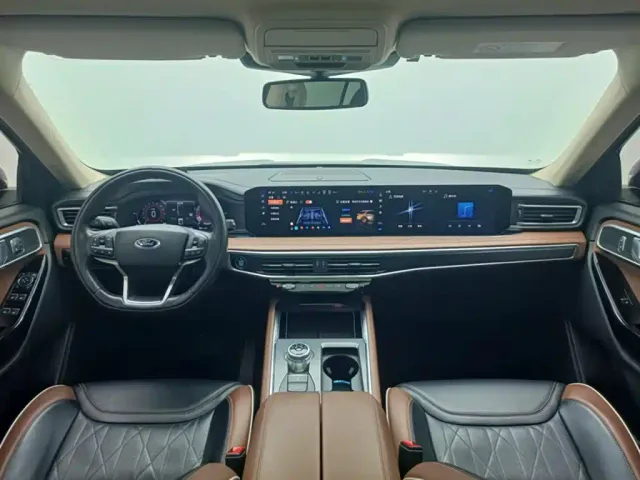 Ford Explorer — Фото автомобиля 4