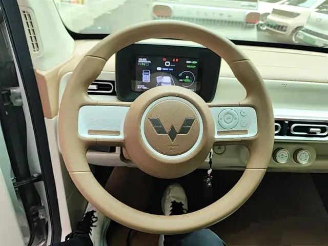 Wuling Hongguang Mini EV — Фото автомобиля 10