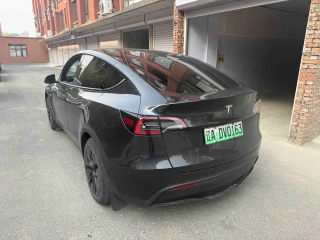 Tesla Model Y — Фото автомобиля 4