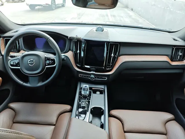 Volvo XC60 — Фото автомобиля 13