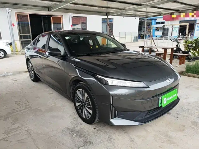 Changan Qiyuan A05 — Фото автомобиля 3