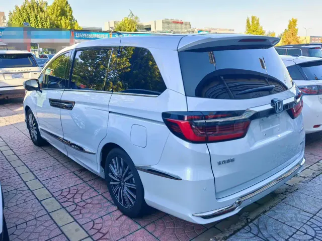 Honda Elysion — Фото автомобиля 2