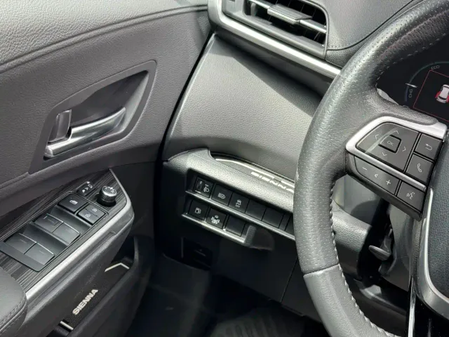 Toyota Sienna — Фото автомобиля 19