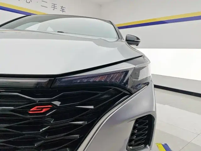 Changan Eado — Фото автомобиля 5