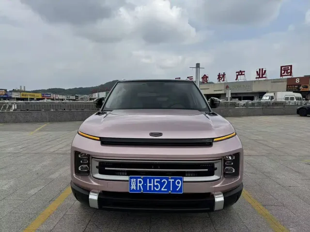 Geely ICON — Фото автомобиля 2