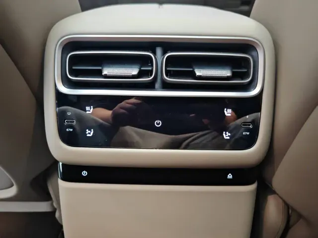 Li Auto i6 — Фото автомобиля 11