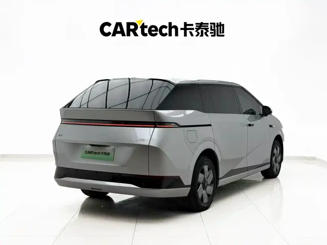 Xpeng X9 — Фото автомобиля 26