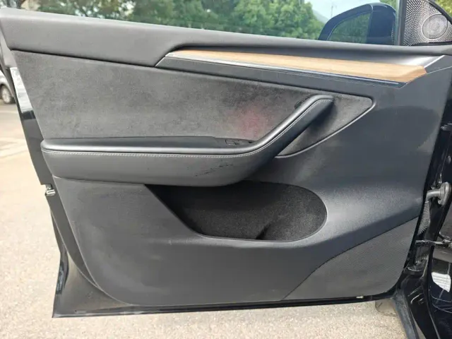 Tesla Model Y — Фото автомобиля 7